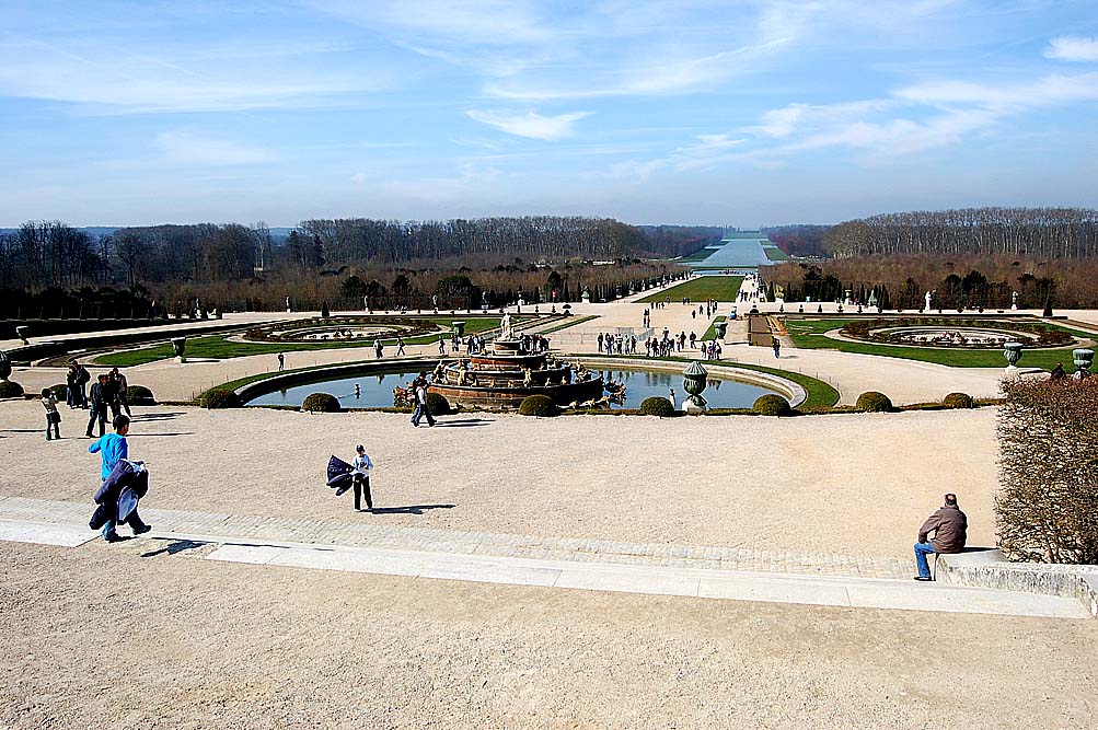 265.Versailles.backyard.jpg